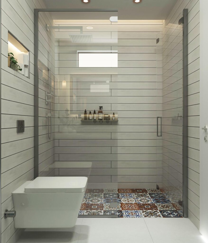 Modern Villa İç Mimarlık Projesi Modern duşakabinin içinde, renkli desenli karolarla tasarlanmış zemin ve sade duş paneli.