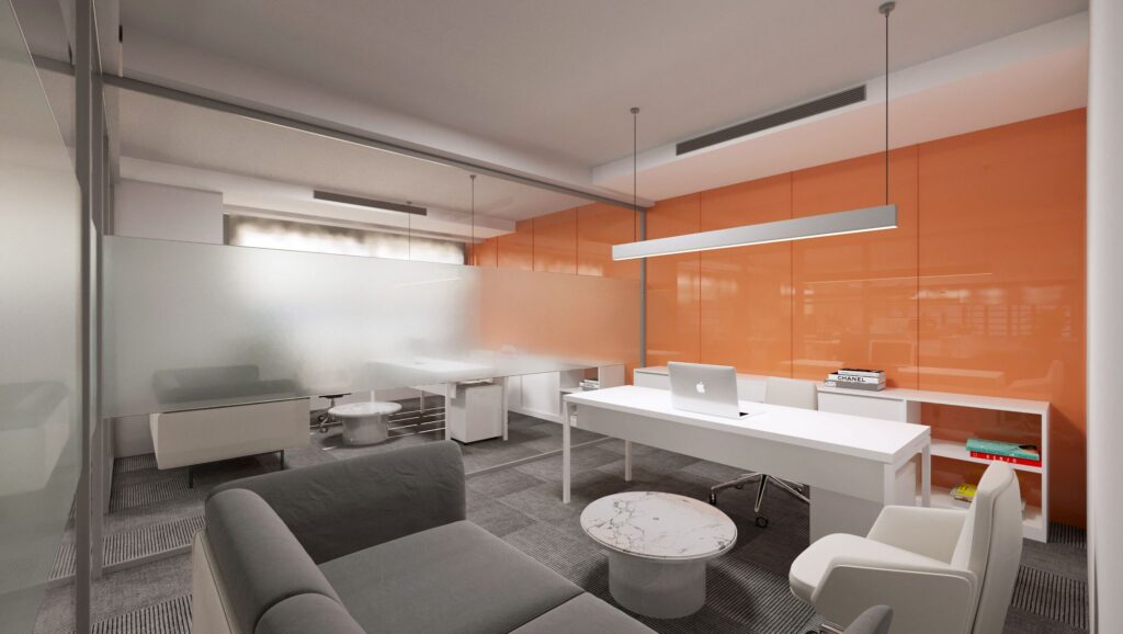 Modern Kurumsal Ofis Tasarımı Turuncu duvar panelleri ve cam bölmelerle ayrılmış, modern ve şık bir çalışma odası.